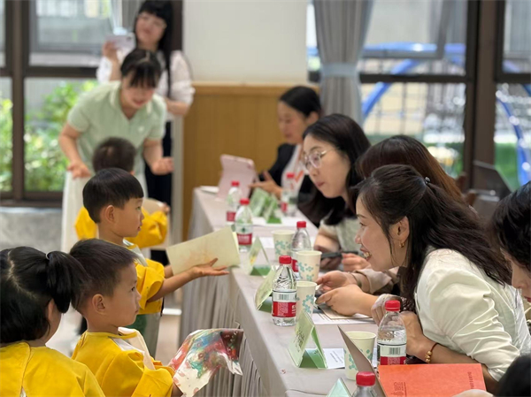 2025-5-12【辐射引领】天府幼儿园与草池幼儿园现场结对照片 (14).jpg