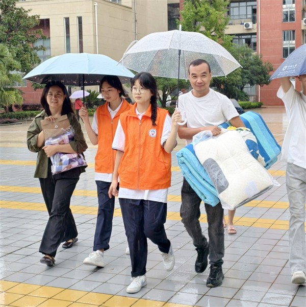 6.陪同前往住宿.jpg