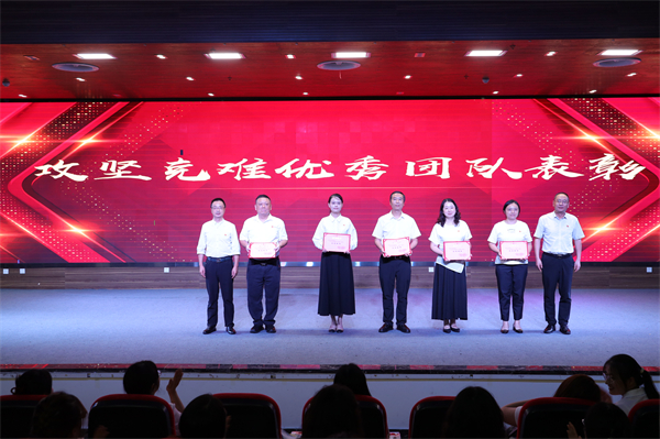 07-20250905青苏职中隆重庆祝第41个教师节 (8).JPG