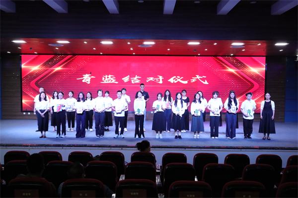 10-20250905青苏职中隆重庆祝第41个教师节 (11).JPG
