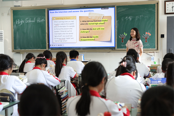 20250924青崇教育区域合作学校签订结对协议 (25).JPG