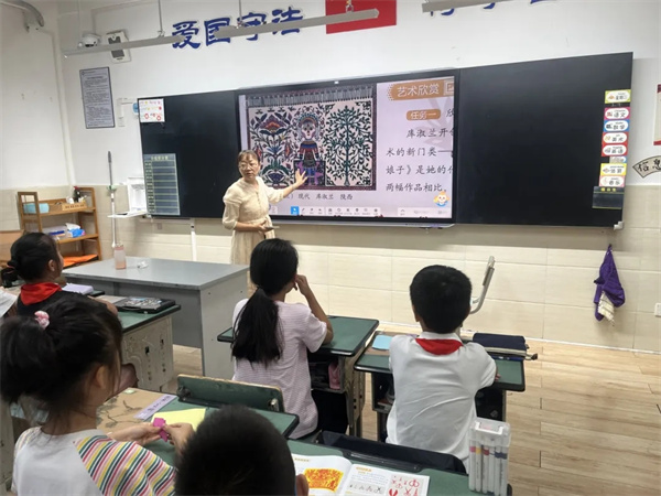 1759196847553040.jpg 荣休仪式04.jpg