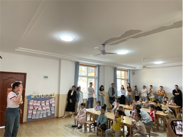 1760667320953397.png 走进小世界 遇见大成长 (1).png