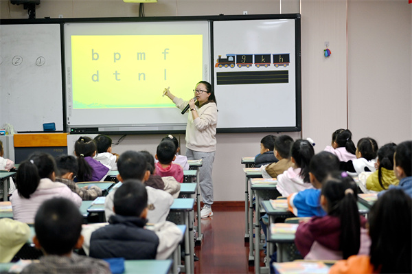 1761449877396893.jpg 丁小欣.JPG