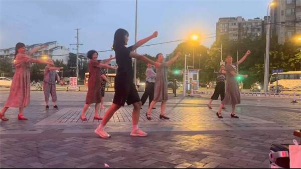 1761639295693617.jpg 07-20251027青苏职中青跃啦啦操队在全国啦啦操社区运动会上获奖 (6).jpg