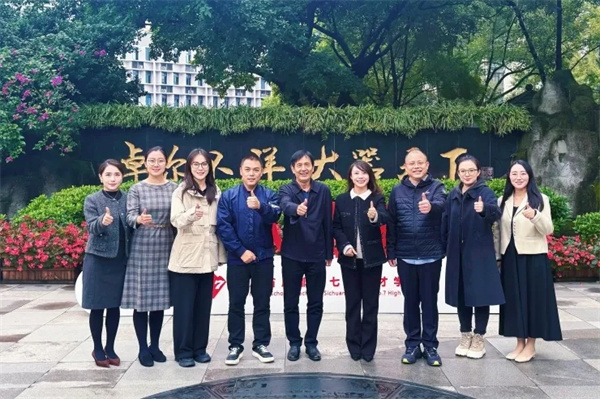 1761699669463467.jpg 20251028_231413_178.jpg