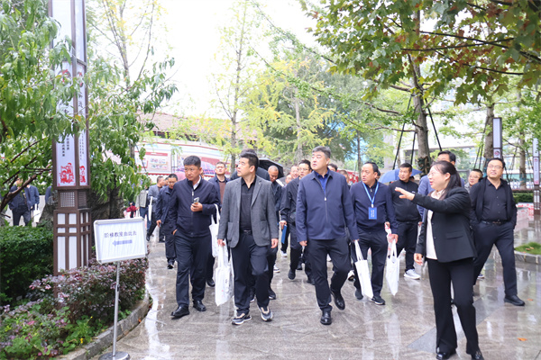 1761702576542149.jpg IMG_5176.JPG