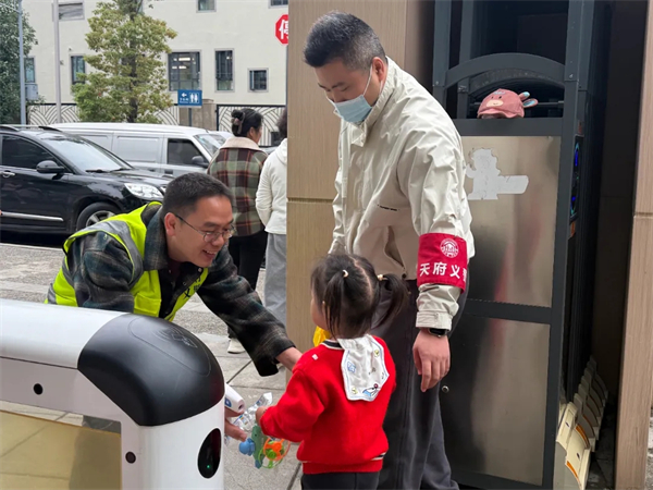 1761704451309376.jpg 20251028_230644_007.jpg