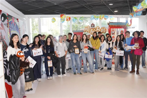 1761792890458753.jpg 20251029_233334_152.jpg