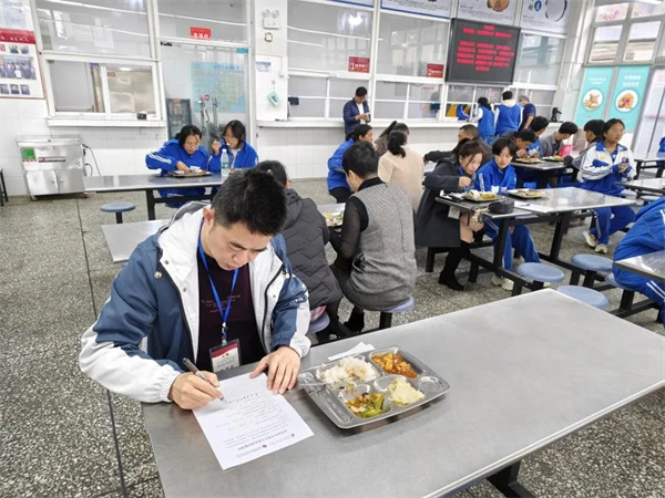 1761877321759872.jpg 20251030_221703_604.jpg