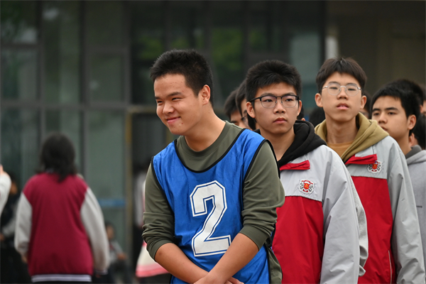 1761978675319146.jpg 20251030青苏职中隆重举行第十七届国际趣味运动会(比赛项目) (44).JPG