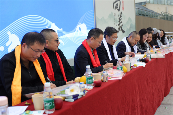 1761979249129411.jpg 20251030青苏职中隆重举行第十七届国际趣味运动会(入场式-开幕式) (3).JPG