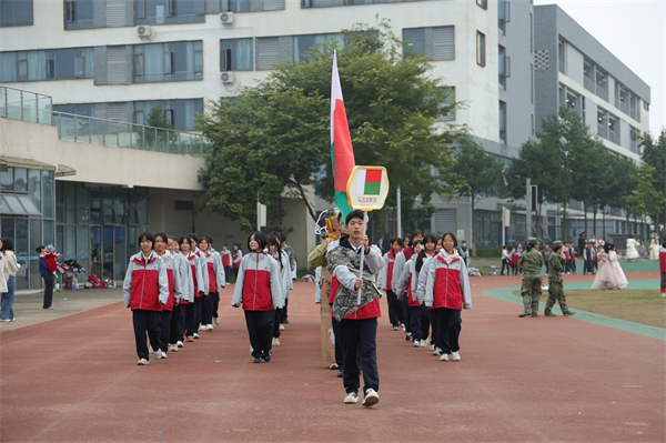 1761979638929411.jpg 20251030青苏职中隆重举行第十七届国际趣味运动会(入场式-开幕式) (59).JPG