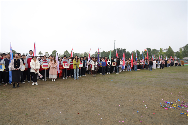 1761979800773661.jpg 20251030青苏职中隆重举行第十七届国际趣味运动会(入场式-开幕式) (73).JPG