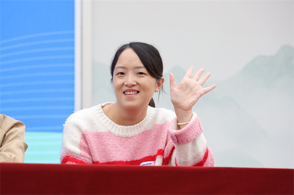 1761979813937285.jpg 20251030青苏职中隆重举行第十七届国际趣味运动会(入场式-开幕式) (74).JPG