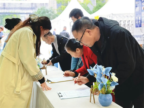 1762136765361274.jpg 20251102_205638_000.jpg