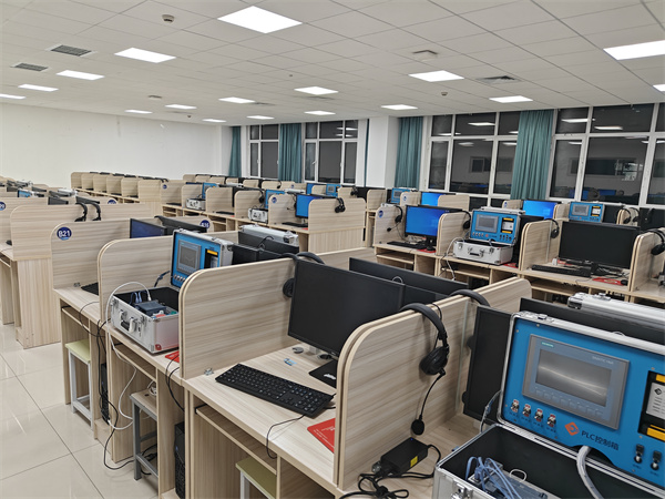 20251026青苏学子斩获全国智能制造虚拟仿真大赛银牌 (8).jpg