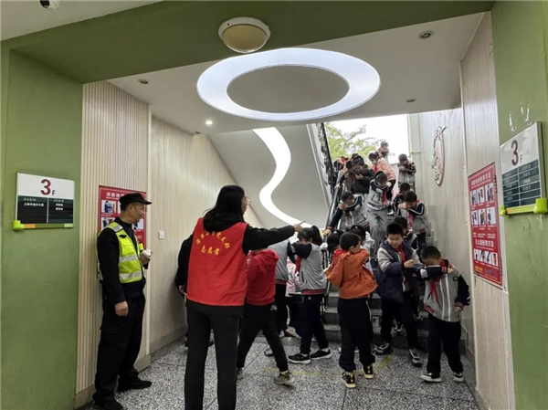 1762397623481768.jpg 20251105_222445_253.jpg