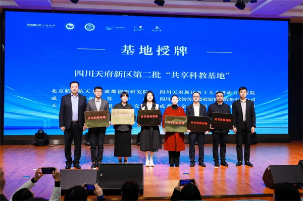 1762477434578420.jpg 20251106_233340_008.jpg