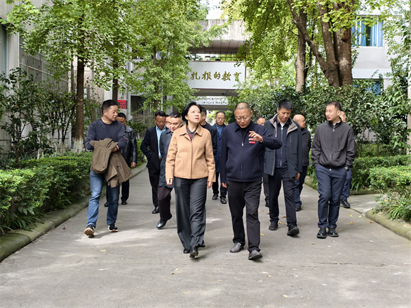 1763360516427690.jpg 9de53a51bd76f8b54f94fe8d4767568c.jpg