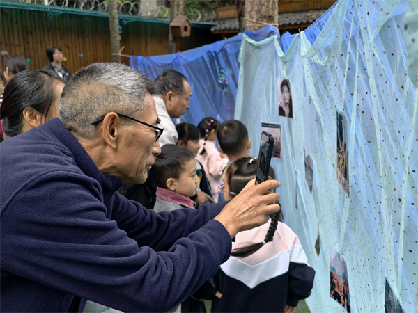 1763368588679915.jpg 重阳祖辈活动大班照片 (12).jpg