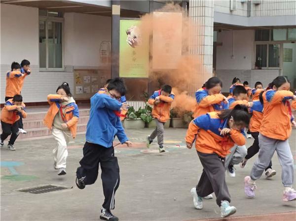 1763369745511493.jpg 41b5eadf2cf4499859b194b2dbaebb4e.jpg