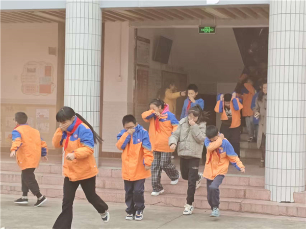 1763369752820888.jpg e8a9789e8aad77acd76b1b17d272eb5b.jpg