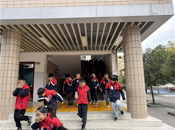 1763369758151419.jpg e81bdfa2e8d322191269c6d352c1e34a.jpg