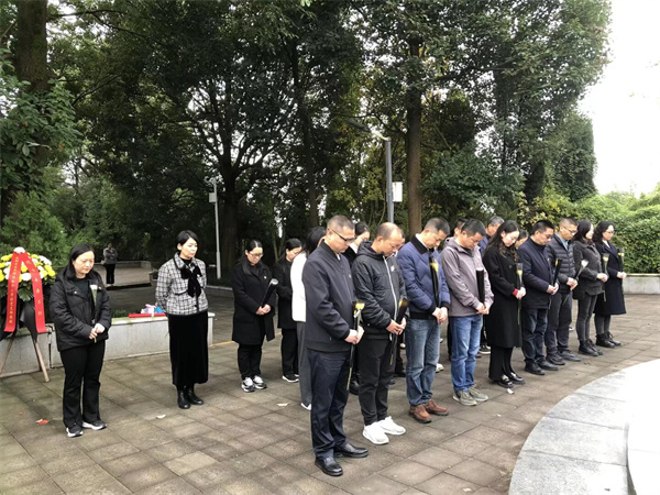 1764062516165703.jpg 3.jpg