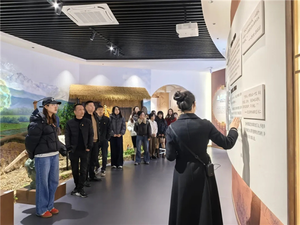 1764119911155331.jpg 20251125_213425_002.jpg