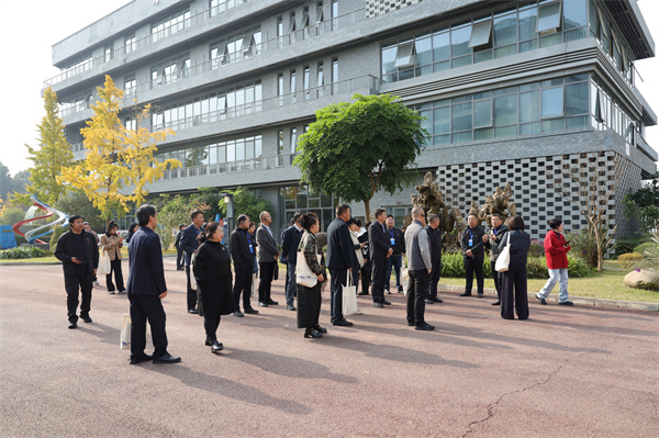 1764232902960818.jpg 02-20251126黑龙江省2025年职业院校教师素质提高计划名校长(书记)培育(中职)培训班到青苏职中参观交流 (3).JPG