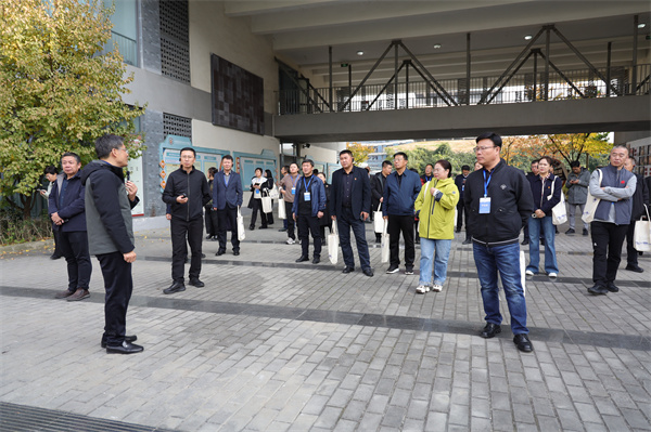 1764233026605424.jpg 26-20251126黑龙江省2025年职业院校教师素质提高计划名校长(书记)培育(中职)培训班到青苏职中参观交流 (23).JPG