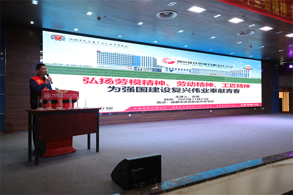 1764321741781555.jpg 20251127青苏职中举行第十四期青瓷大讲堂活动(乔恩) (4).JPG