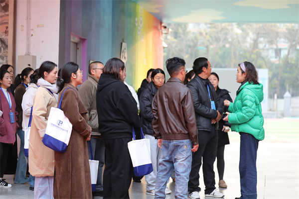 1764410093787610.jpg 参观校园.JPG