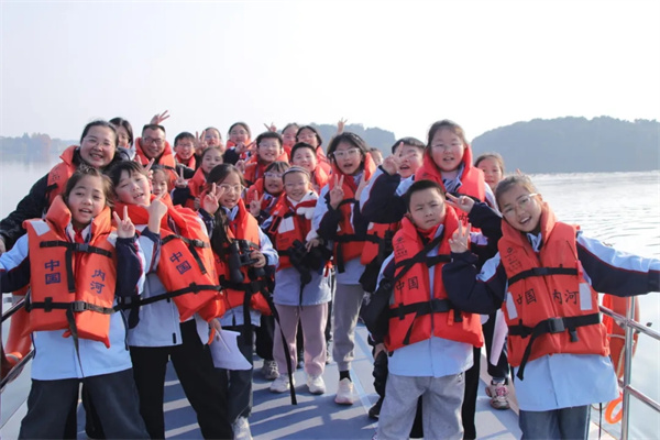 1764554204237213.jpg 20251130_182225_049.jpg