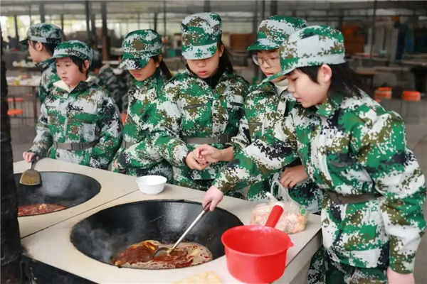 1764555674584387.jpg 20251130_190037_021.jpg