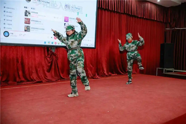 1764555772424345.jpg 20251130_190037_034.jpg