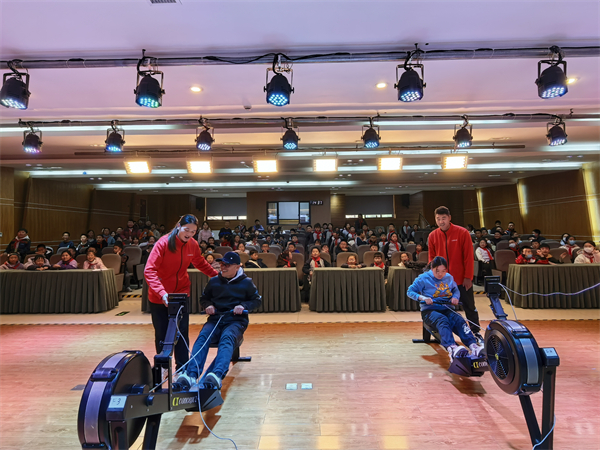 1764557557464263.jpg 图9:教师赛艇.jpg