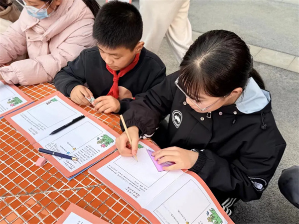 1764638480170876.jpg 学生现场调研中照片1.jpg