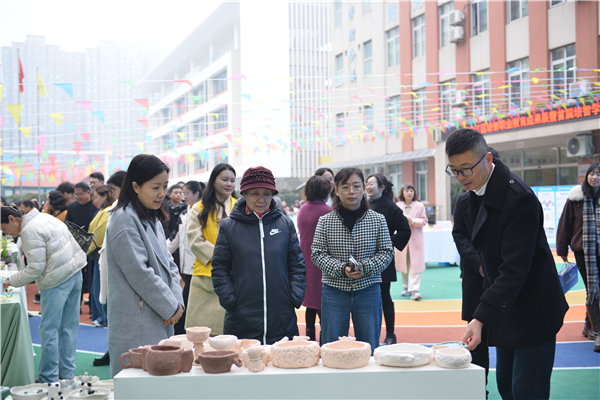 1765076673911739.jpg 教学成果展示-陶艺.JPG