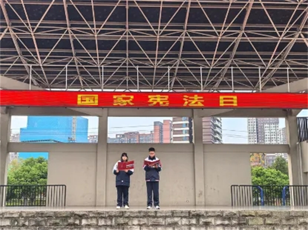 1765160663412993.jpg 20251208_001336_336.jpg