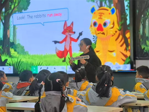 1765333673642459.jpg 1班李红.jpg