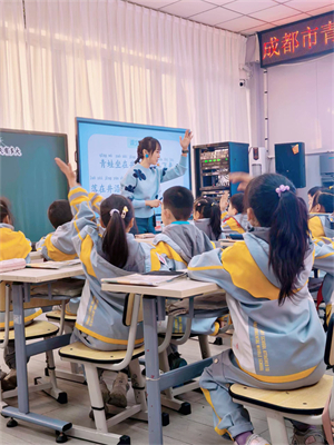 1765333806315775.jpg 5班李颖.jpg