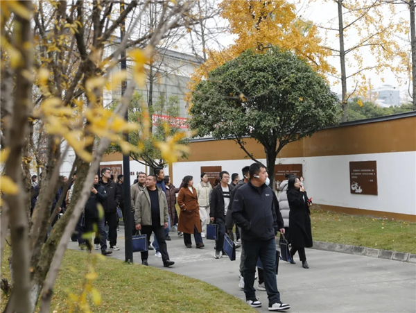 1765416581560519.jpg 20251211_091556_012.jpg