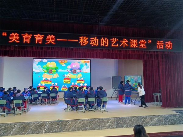 1765503547833736.jpg 10-20251210成都市中职“美育育美——移动的艺术课堂“活动 (3).jpg