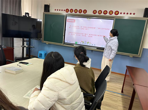 1765785210282504.jpg 语文组共读.jpg