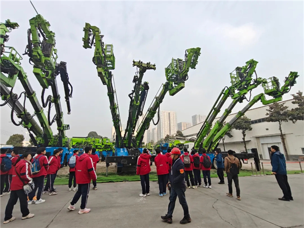 1767080465513211.jpg 20251230_152322_003.jpg