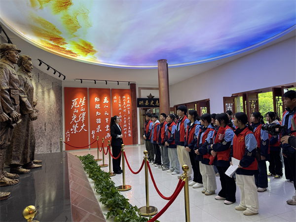 二（三）、烈士纪念馆参观.png