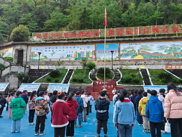 1775191758178881.jpg 1000005631.jpg