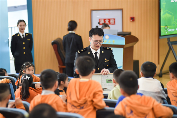 1776130767213448.jpg 外来生物标本展示3.jpg